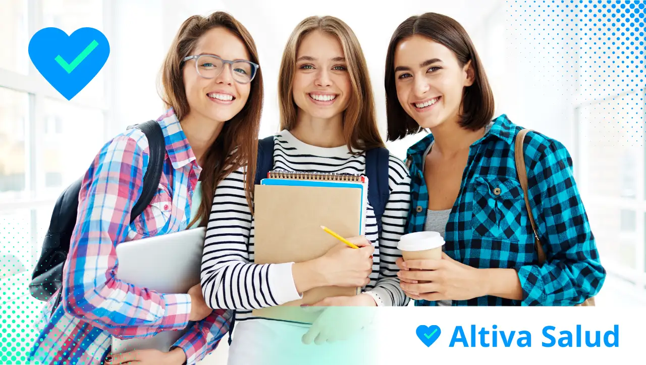 Jóvenes aseguradas con el Seguro médico para estudiar en el extranjero