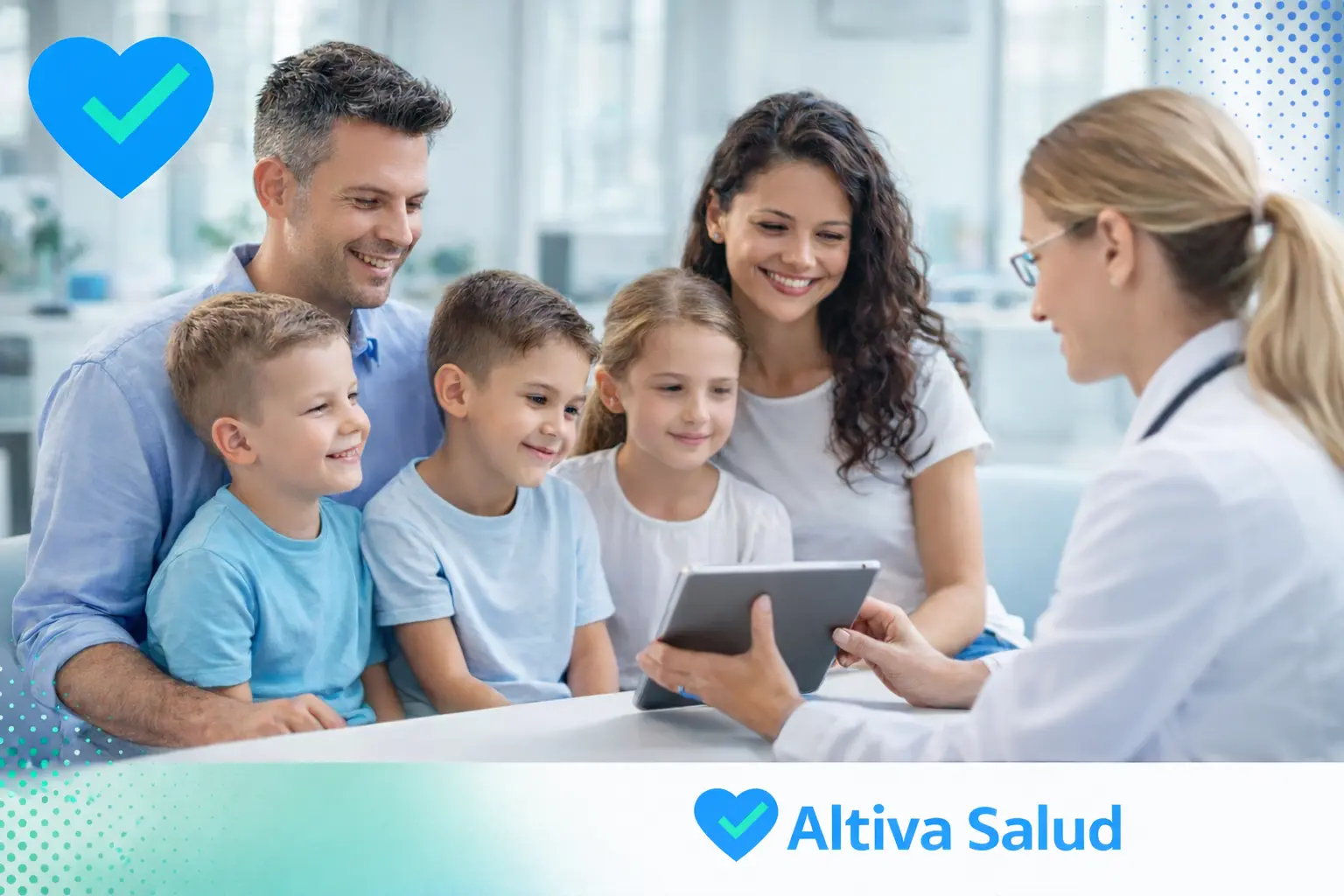 Precio seguro médico familiar en Barcelona con asesor médico explicando cobertura a familia